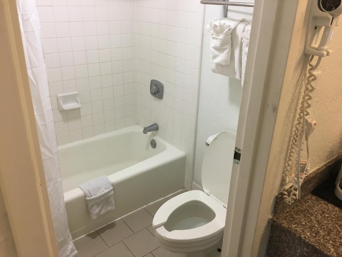 | Days Inn & Suites Mobile