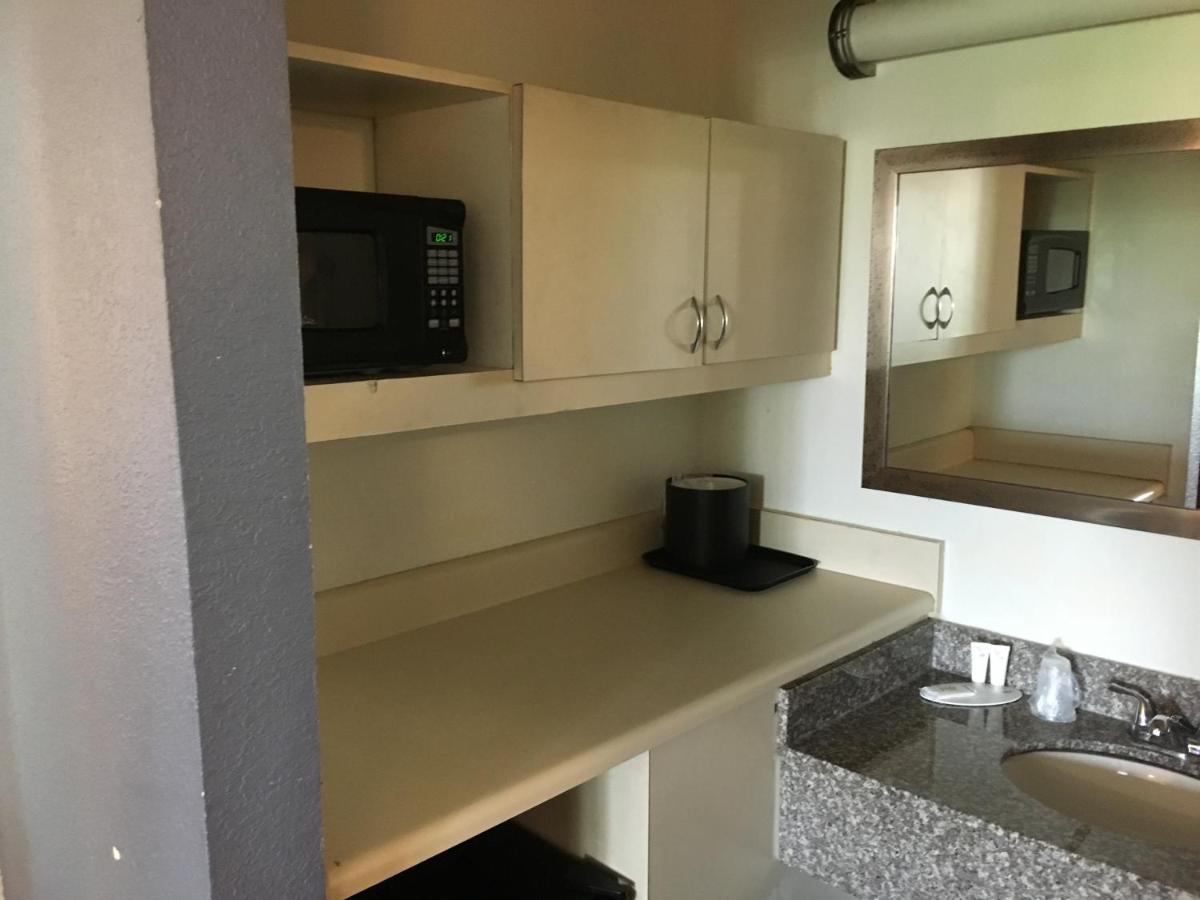 | Days Inn & Suites Mobile