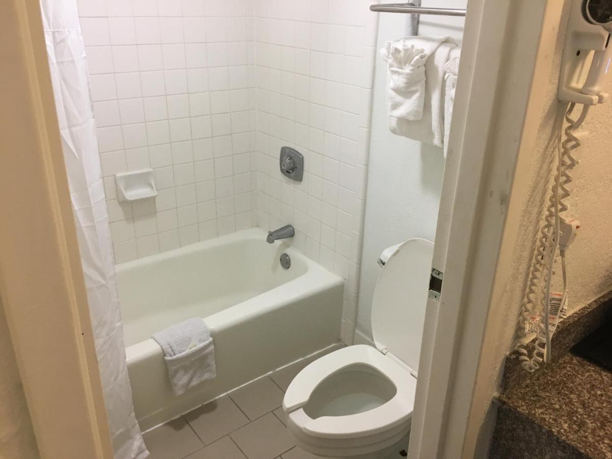 | Days Inn & Suites Mobile