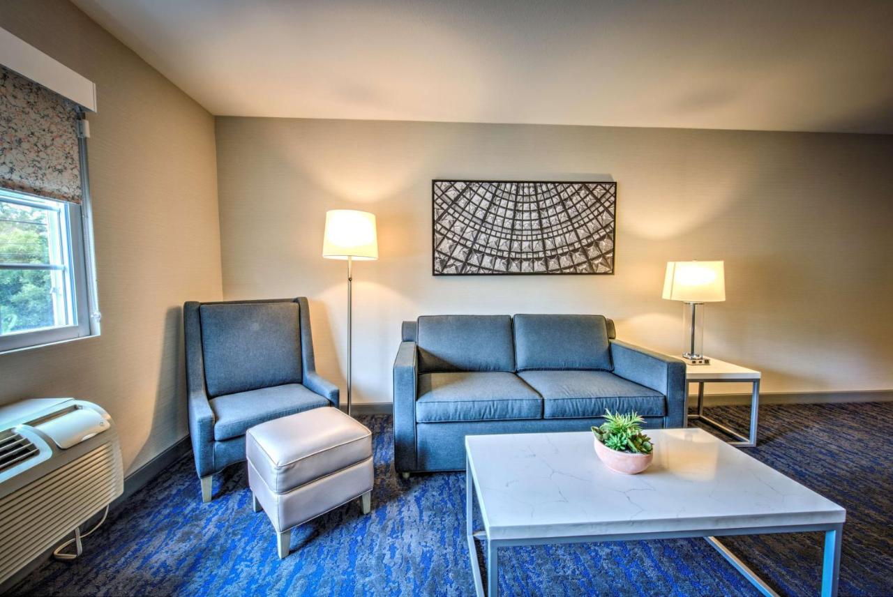 Suite-1 King 1 Queen at Best Western Plus Media Center Inn & Suites