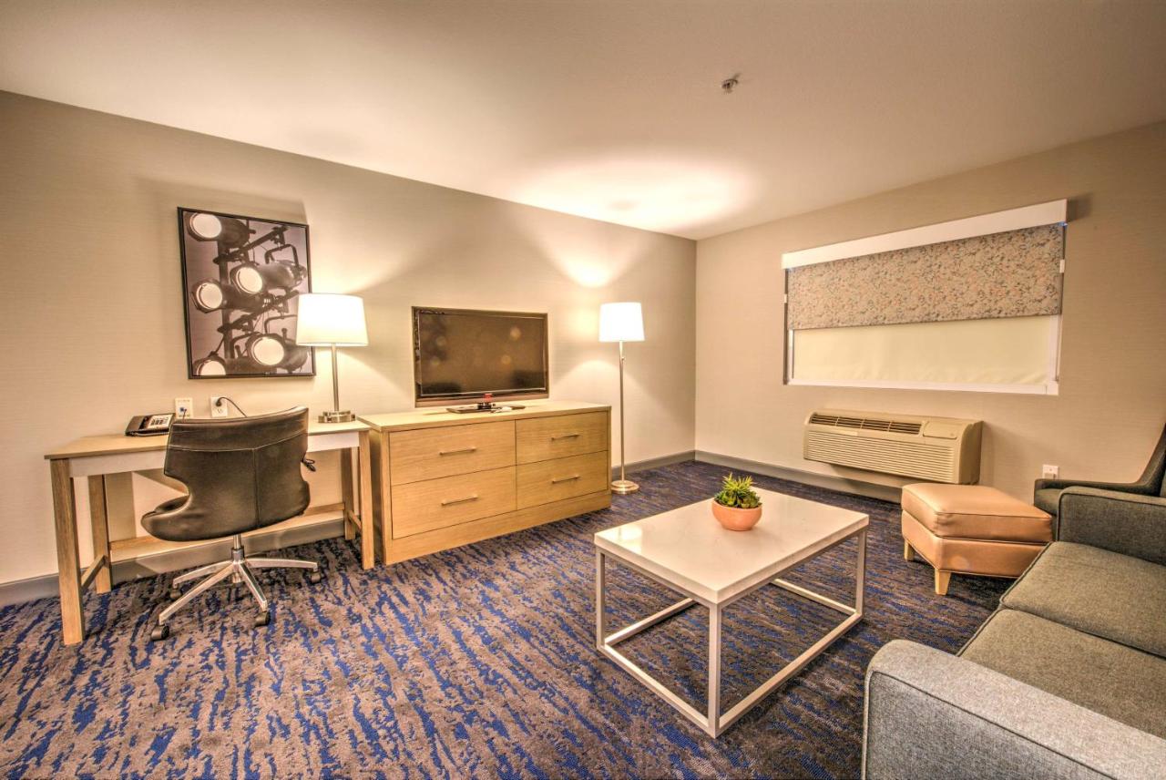 | Best Western Plus Media Center Inn & Suites