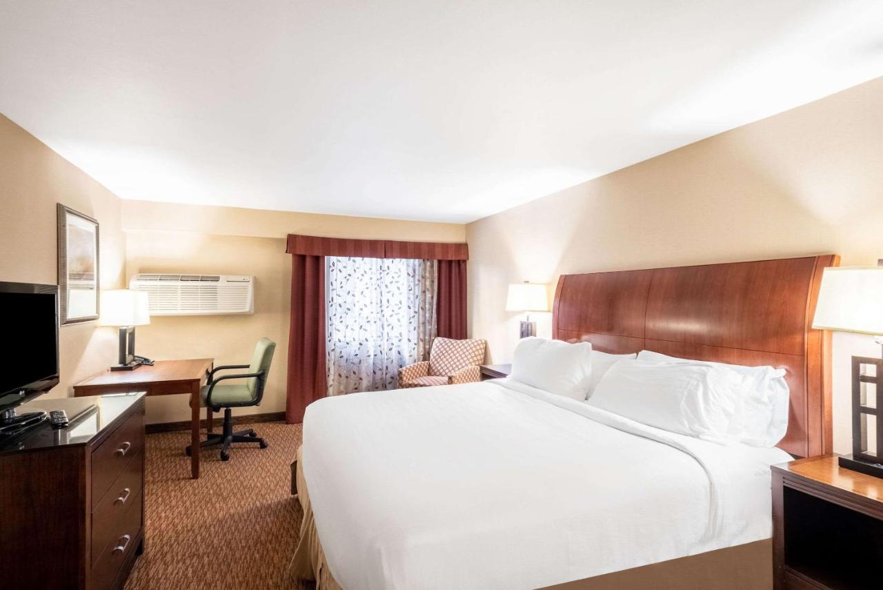 King Room - Mobility Accessible/Non-Smoking at Holiday Inn Frisco by IHG