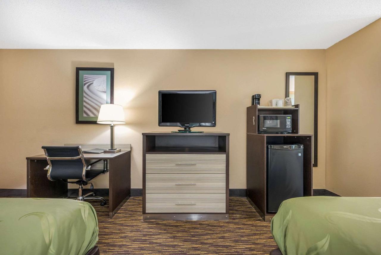 Double Room with Two Double Beds - Smoking at Quality Inn Cullman I-65 Exit 310