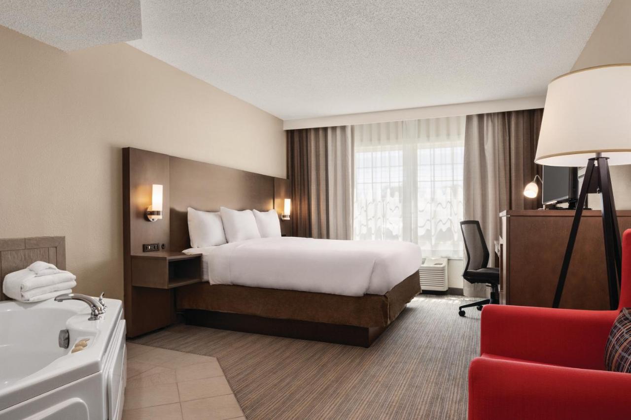 | Country Inn & Suites by Radisson, Buffalo, MN