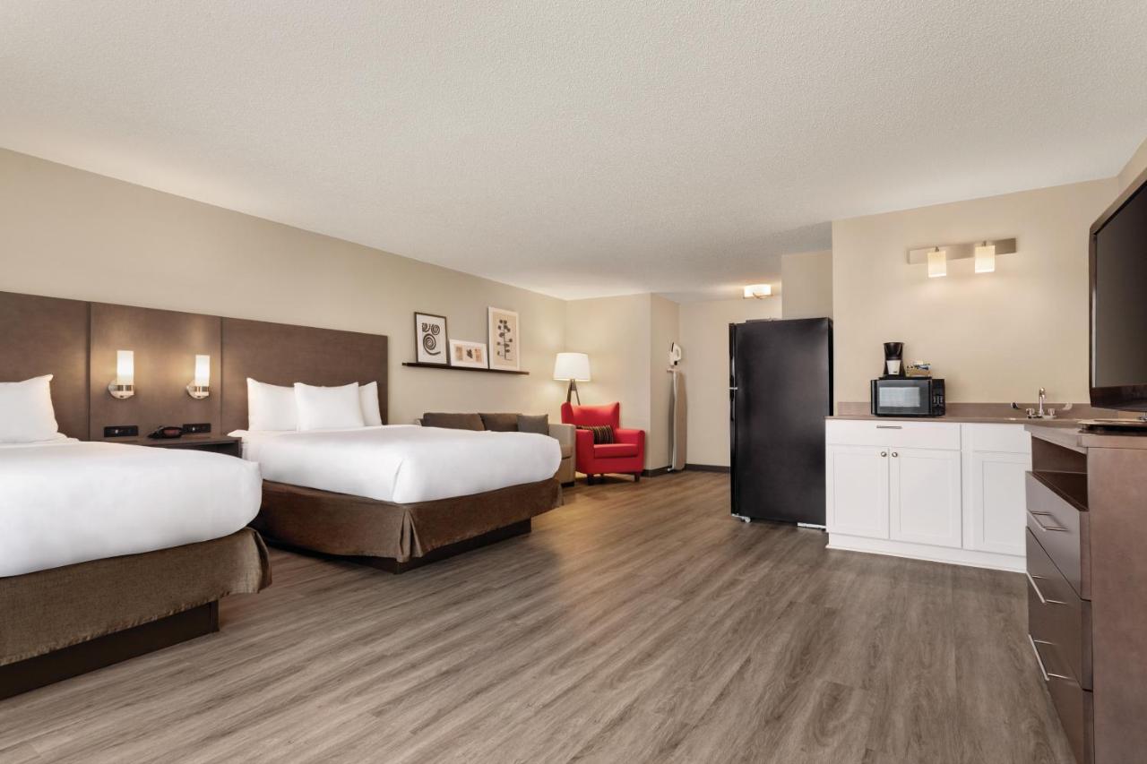 | Country Inn & Suites by Radisson, Buffalo, MN