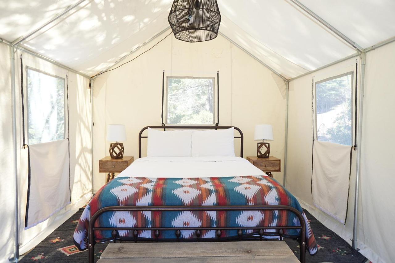 | Shaver Lake Village Hotel