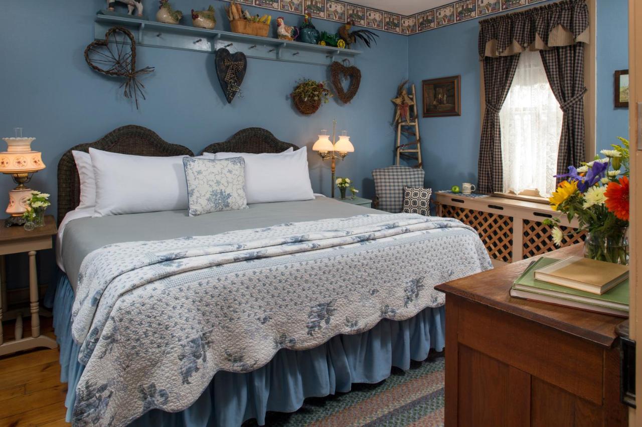 | 1825 Inn Bed and Breakfast