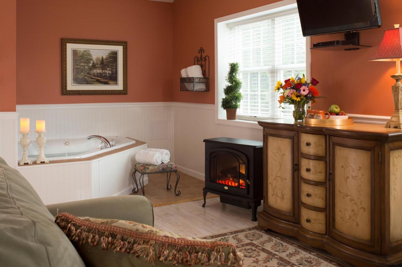 | 1825 Inn Bed and Breakfast