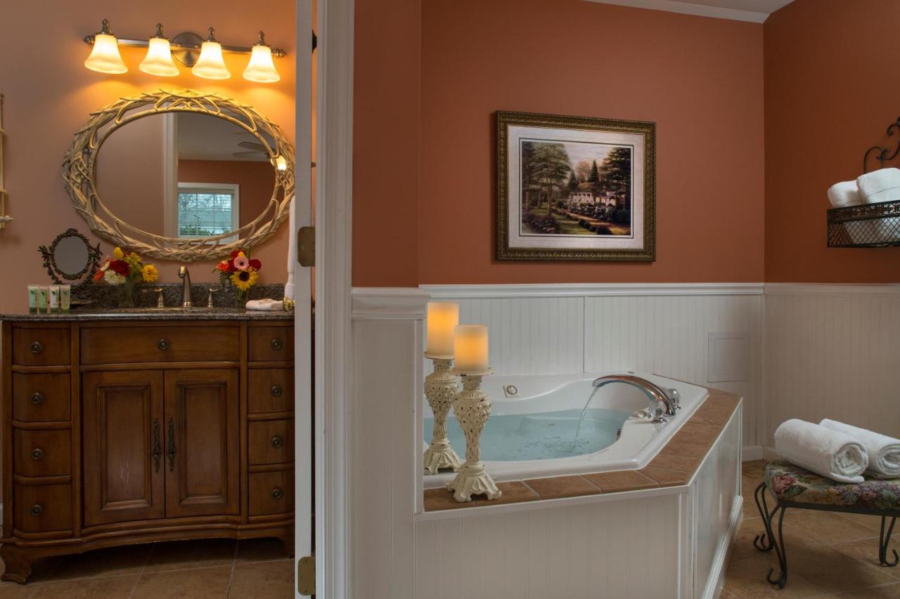| 1825 Inn Bed and Breakfast