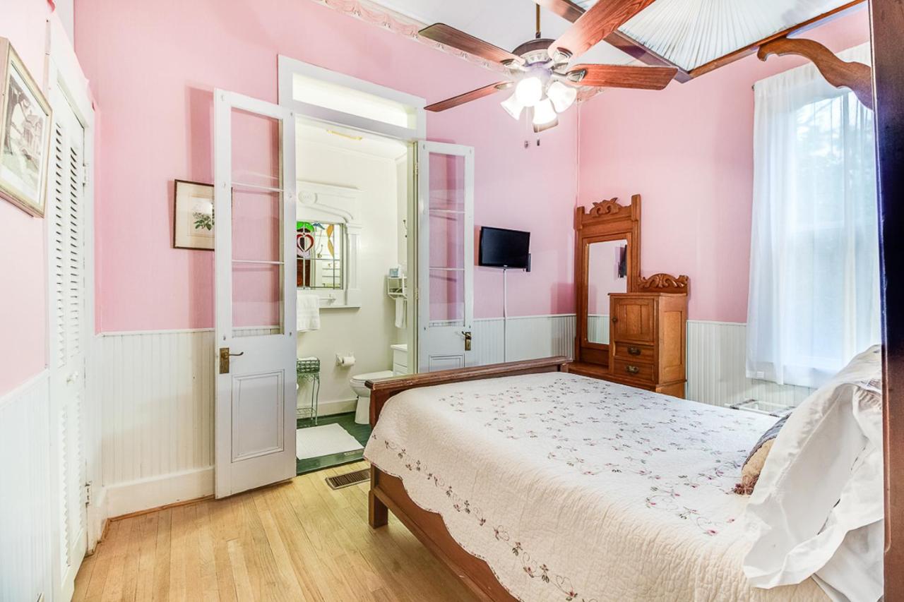 | T'Frere's Bed & Breakfast