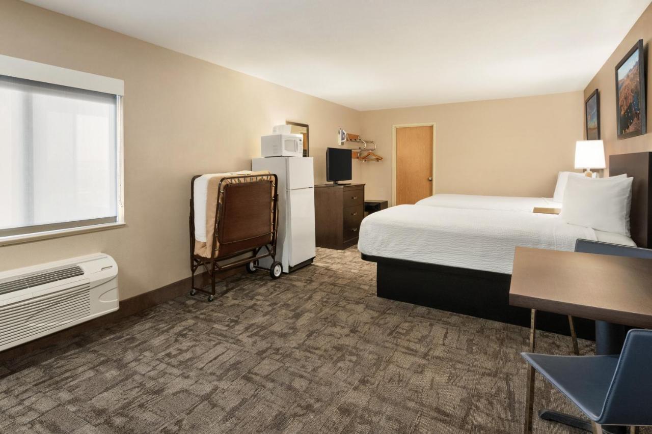 Deluxe Queen Suite - Non-Smoking at Travelodge by Wyndham Lake Havasu