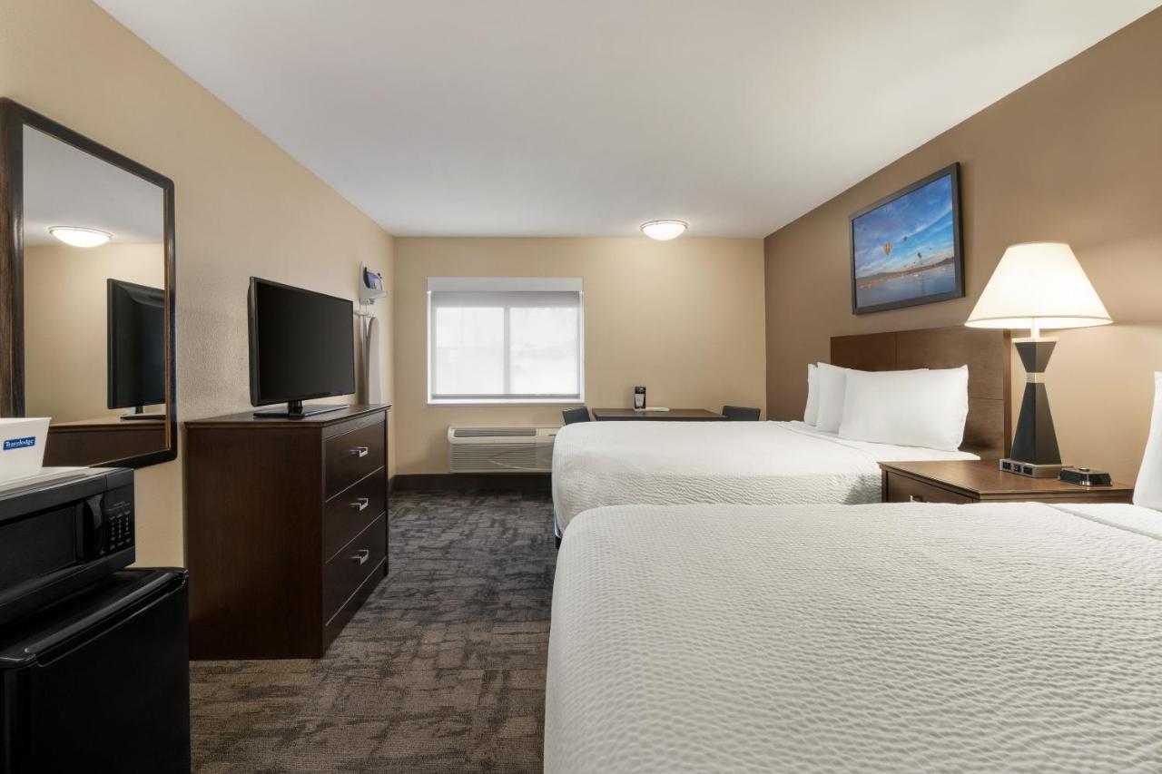 Queen Room with Two Queen Beds - Non-Smoking at Travelodge by Wyndham Lake Havasu