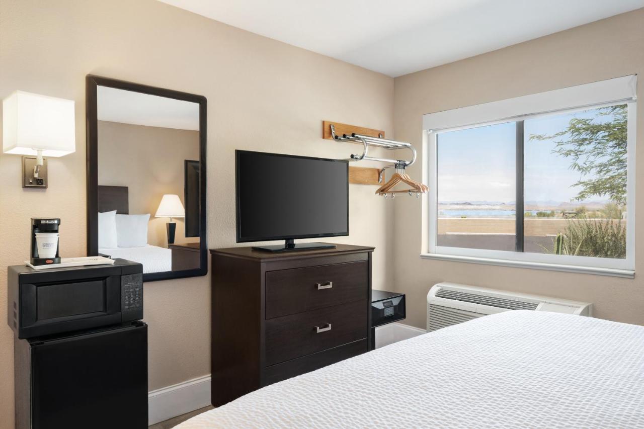 King Room - Disability Access - Non-Smoking at Travelodge by Wyndham Lake Havasu