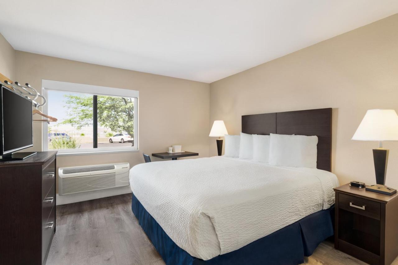 King Room - Disability Access - Non-Smoking at Travelodge by Wyndham Lake Havasu
