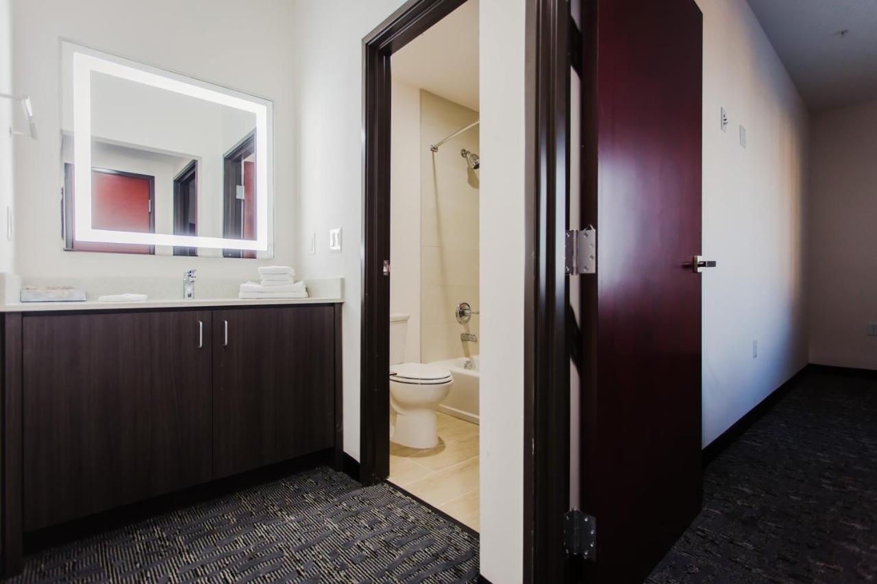 Two-Bedroom Apartment at Palacio Royale Inn Boutique Katy