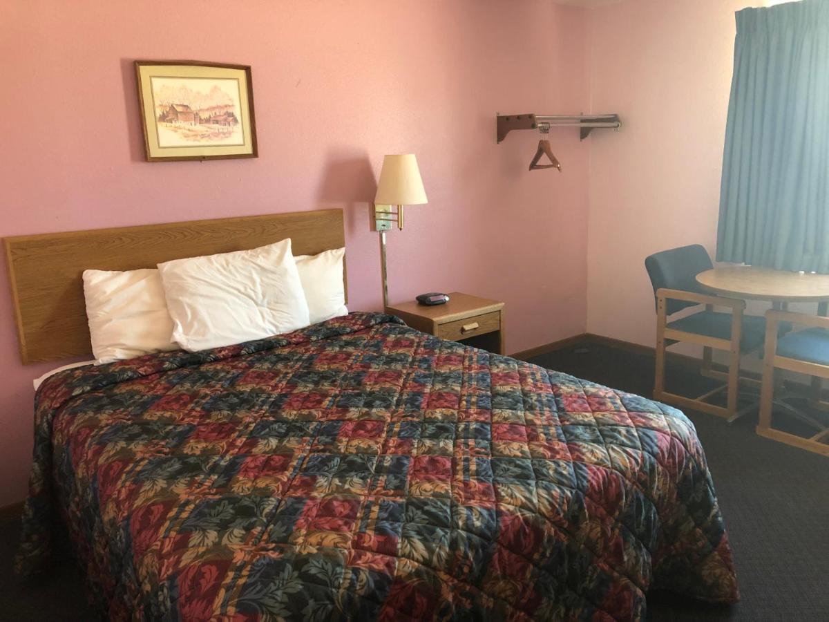 | Executive Inn