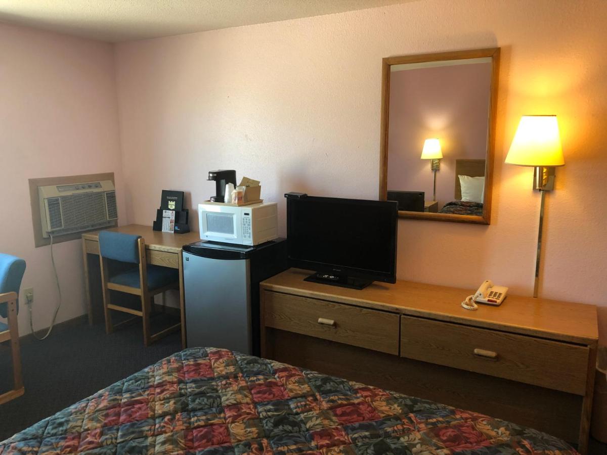 | Executive Inn