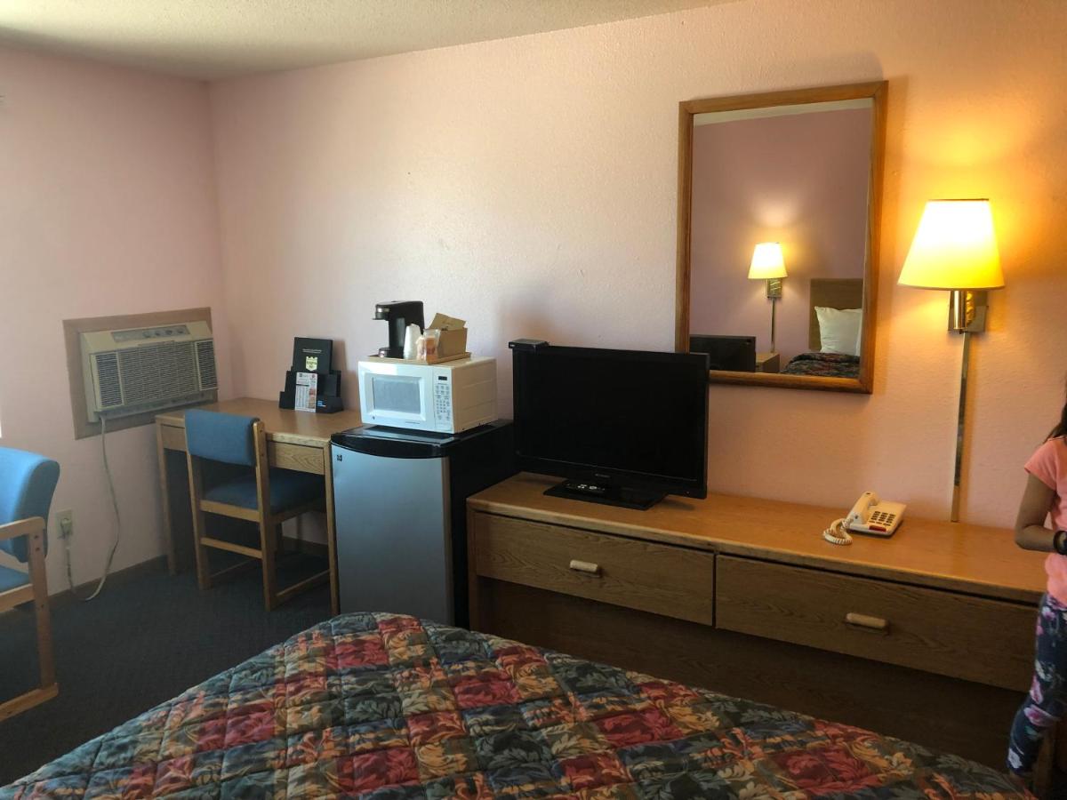 | Executive Inn