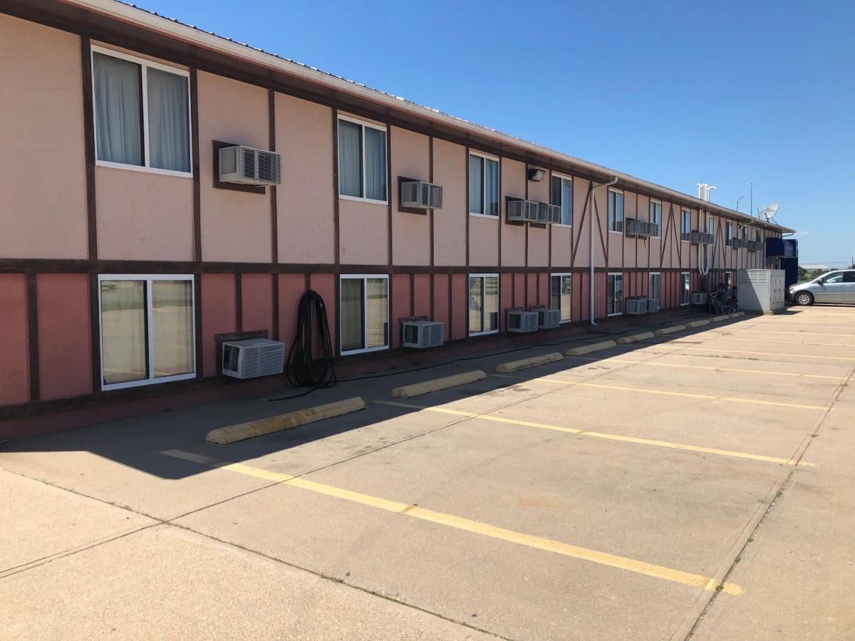 | Executive Inn