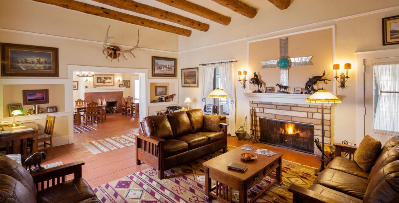 | Casa del Gavilan Historic Inn