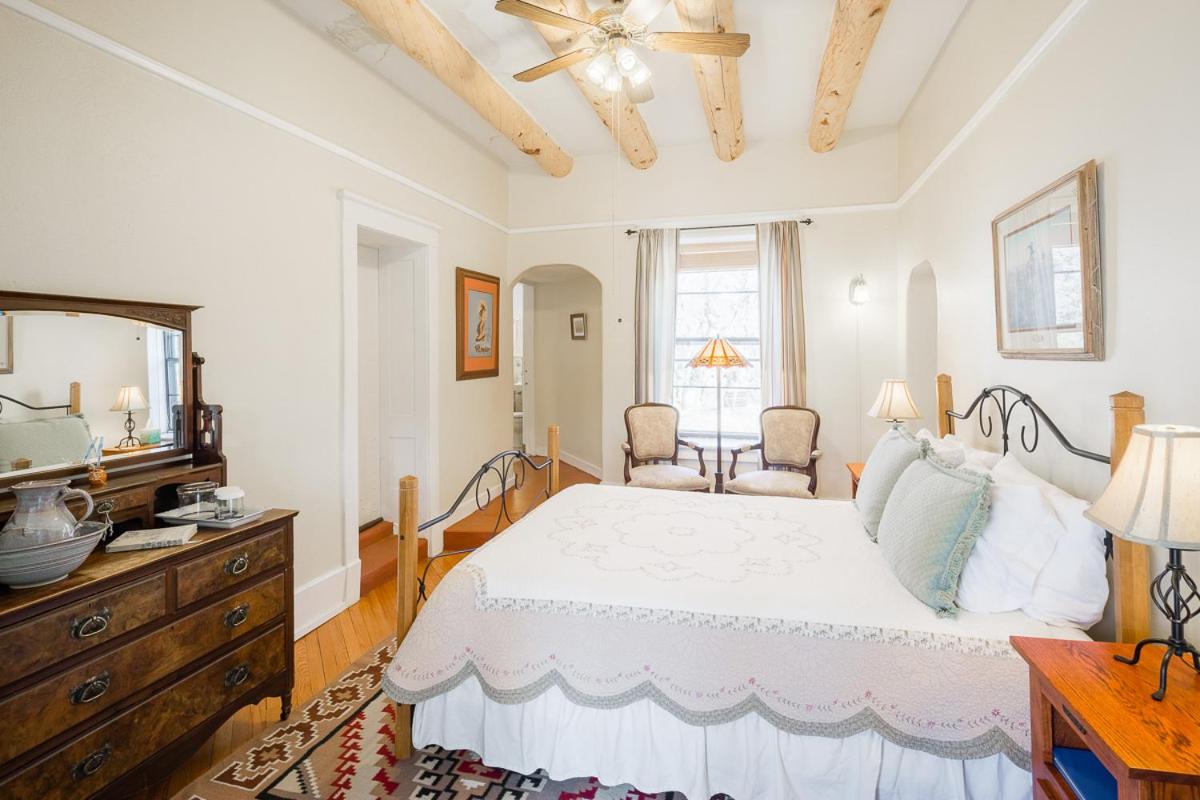 | Casa del Gavilan Historic Inn
