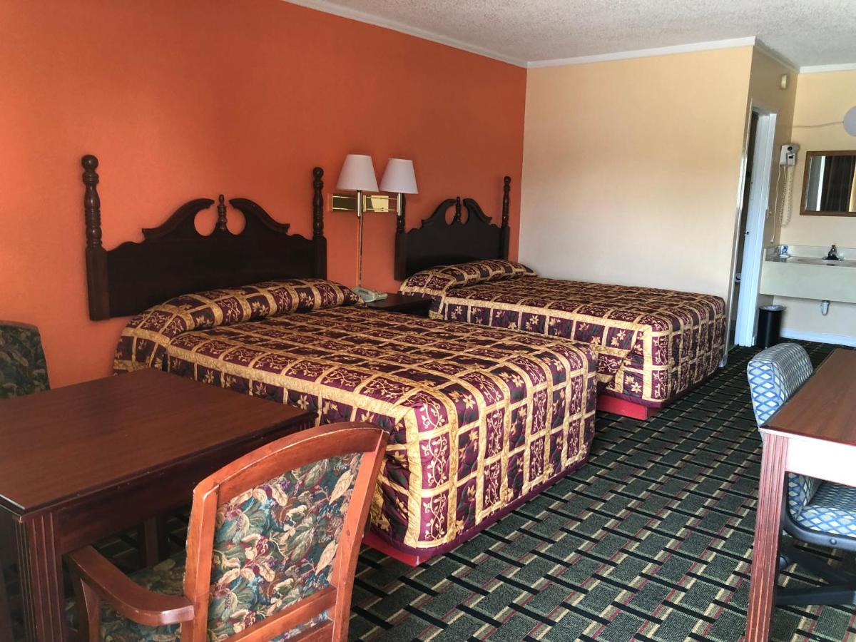 | Deluxe Inn