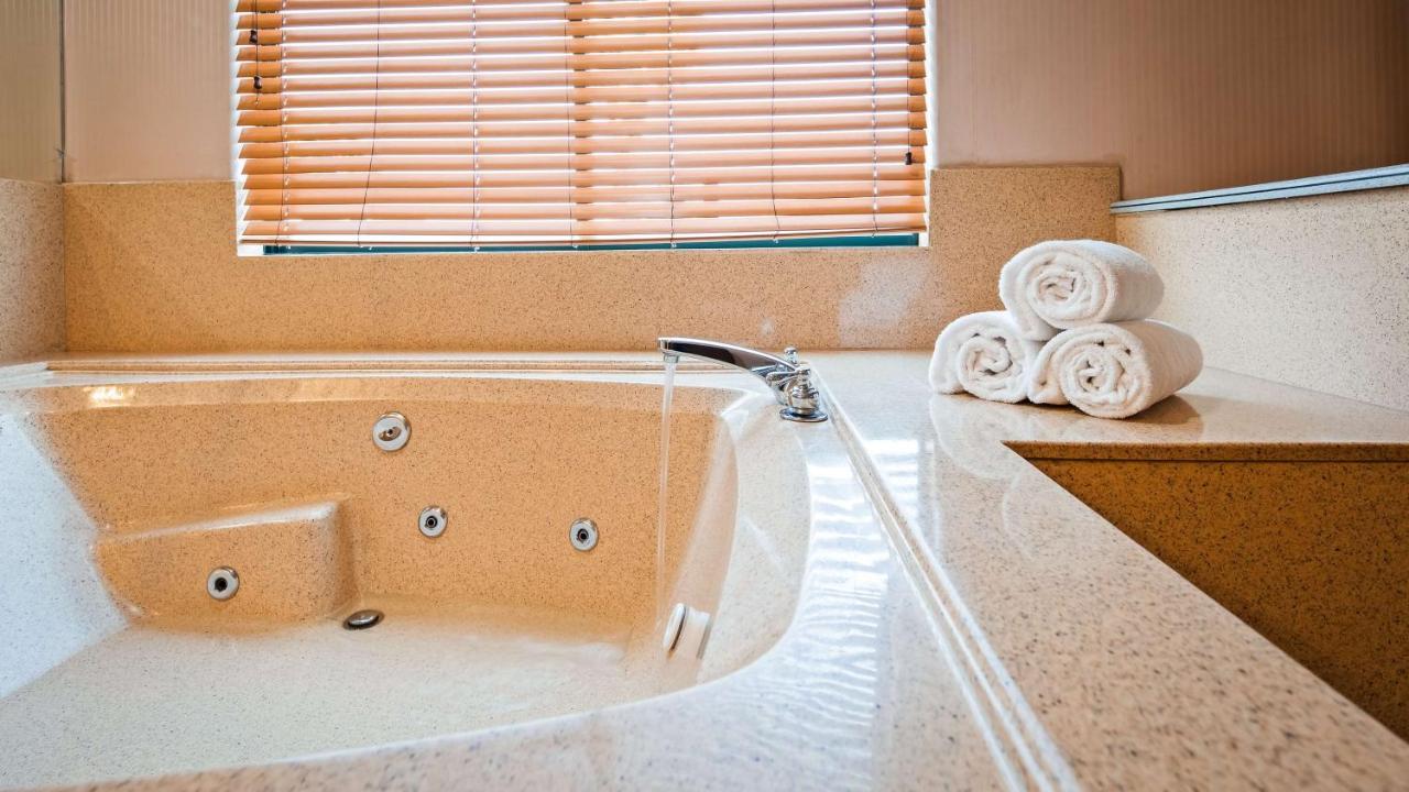 Larger King Room with Hot Tub - Non-Smoking at Best Western Plus Suites Hotel - LAX Airport LA Stadium