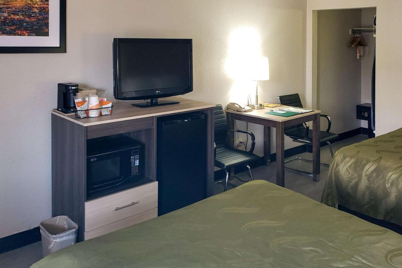 Superior Queen Room at Quality Inn Airport East