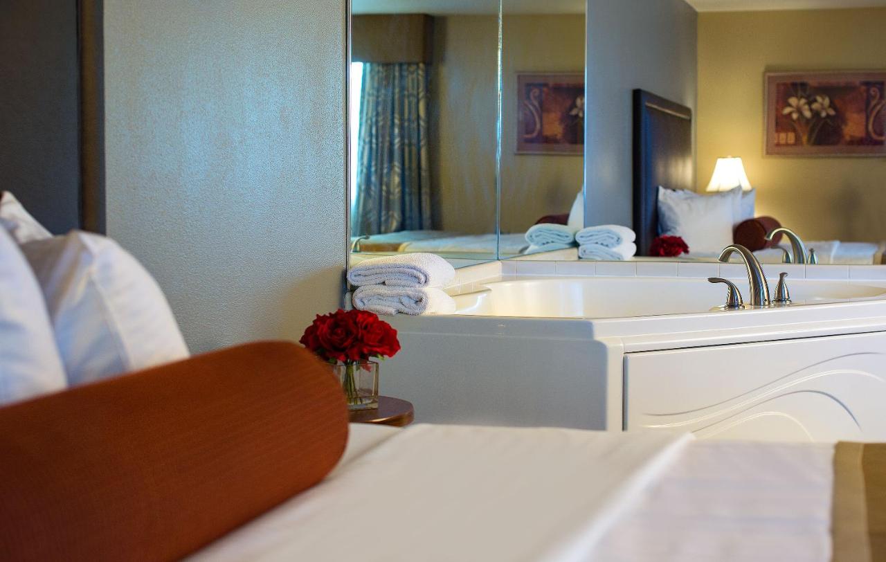 King Room with Whirlpool - Non-Smoking at Best Western Plus The Charles Hotel