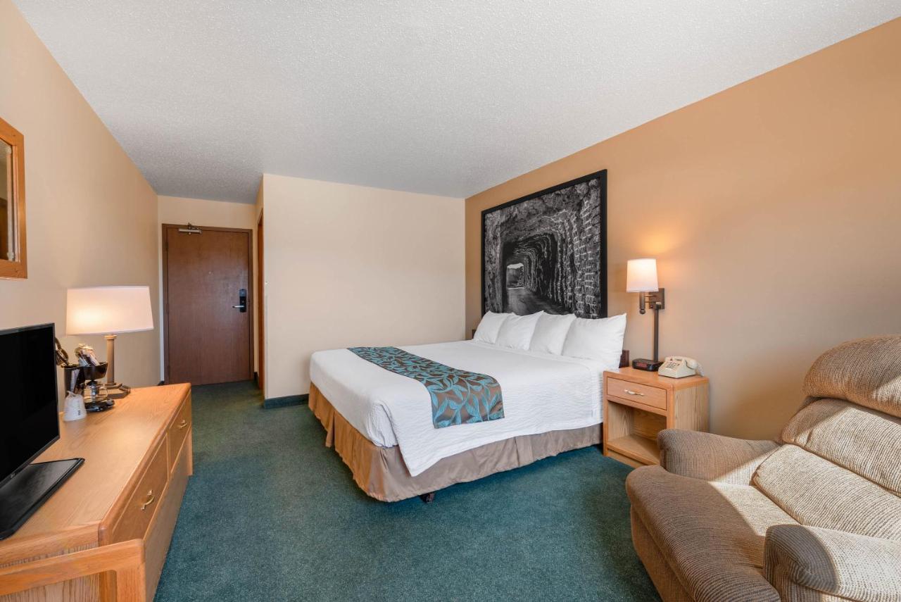 King Room - Non-Smoking at Super 8 by Wyndham Hill City/Mt Rushmore/ Area