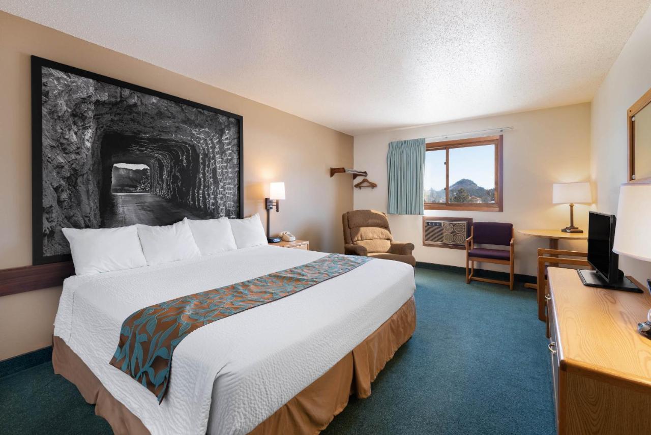 King Room - Non-Smoking at Super 8 by Wyndham Hill City/Mt Rushmore/ Area