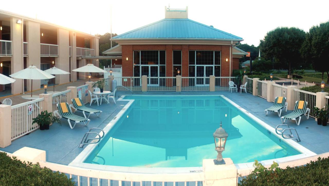 | Baymont by Wyndham Warrenton