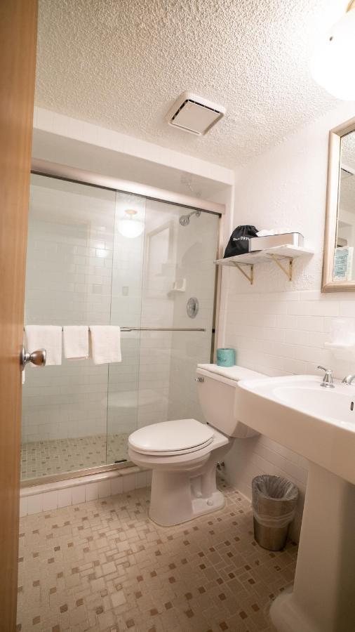 | Holland Hotel Free Parking Jersey City