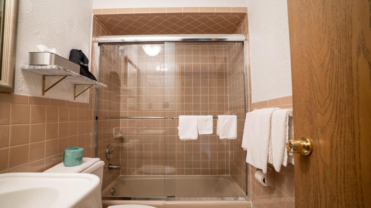 | Holland Hotel Free Parking Jersey City