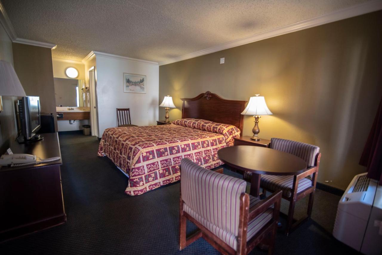 Deluxe King Room at National 9 Inn