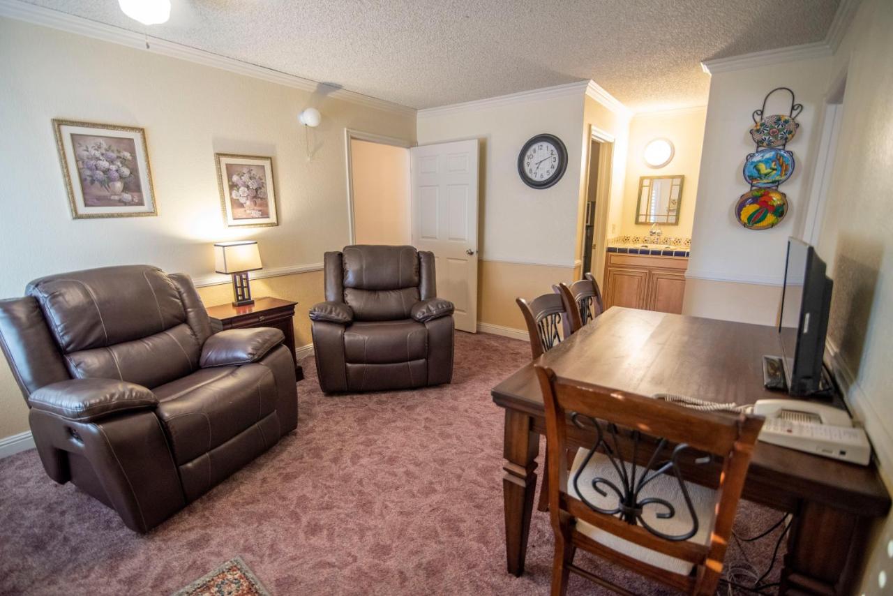Executive Suite at National 9 Inn