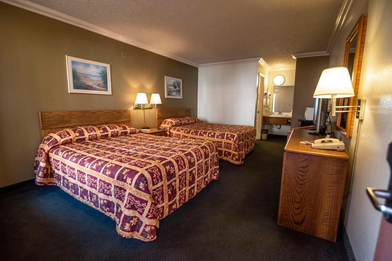 Queen Room with Two Queen Beds - Non-Smoking at National 9 Inn