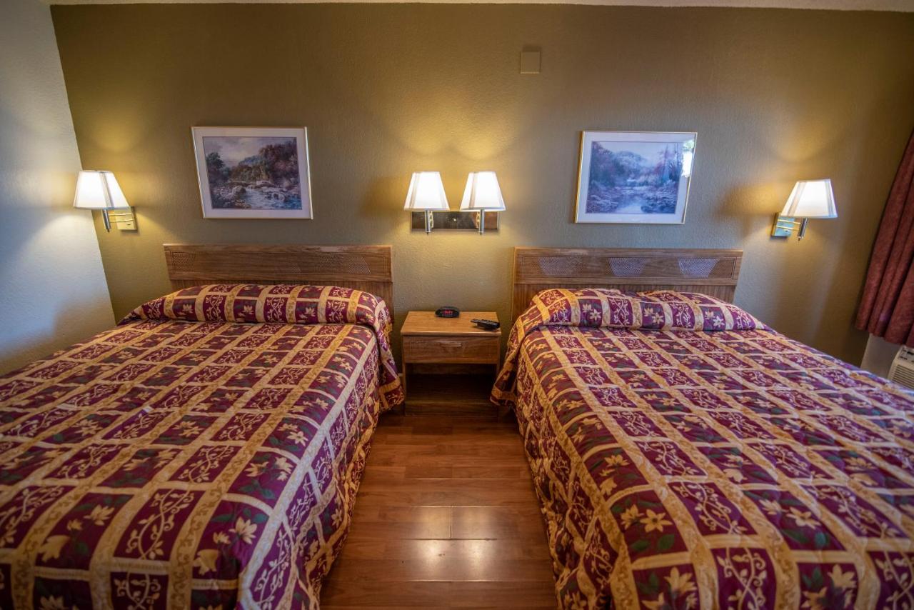 Queen Room with Two Queen Beds - Non-Smoking at National 9 Inn
