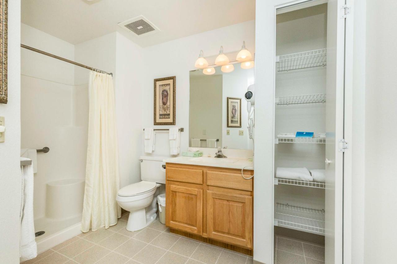 One-Bedroom Suite at Mojave Edge