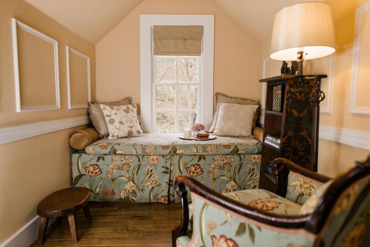 | The Mast Farm Inn