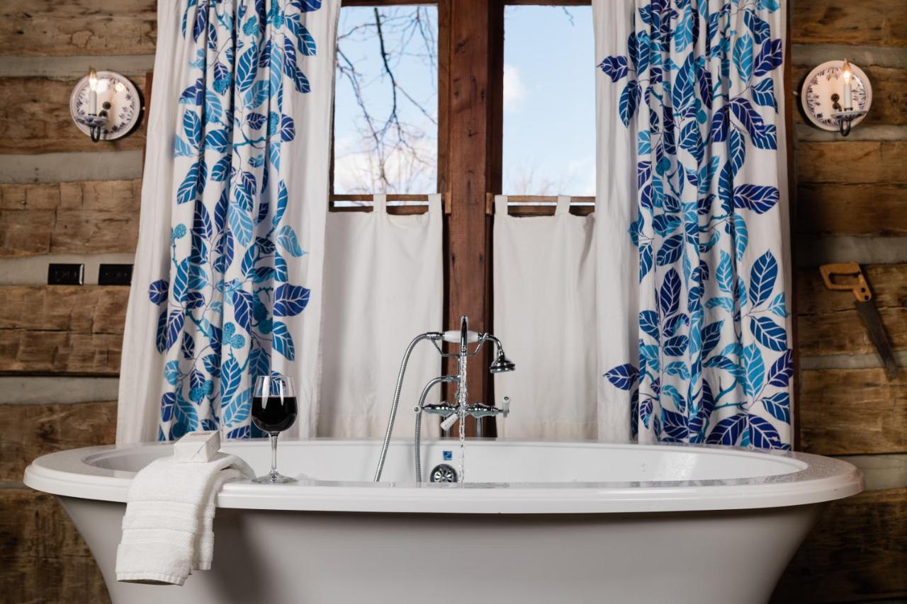 | The Mast Farm Inn