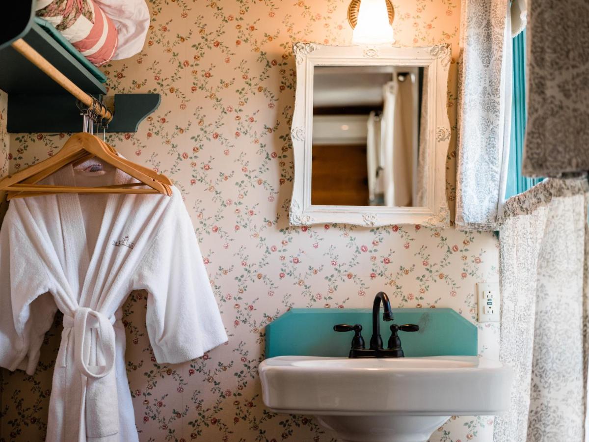 | The Mast Farm Inn