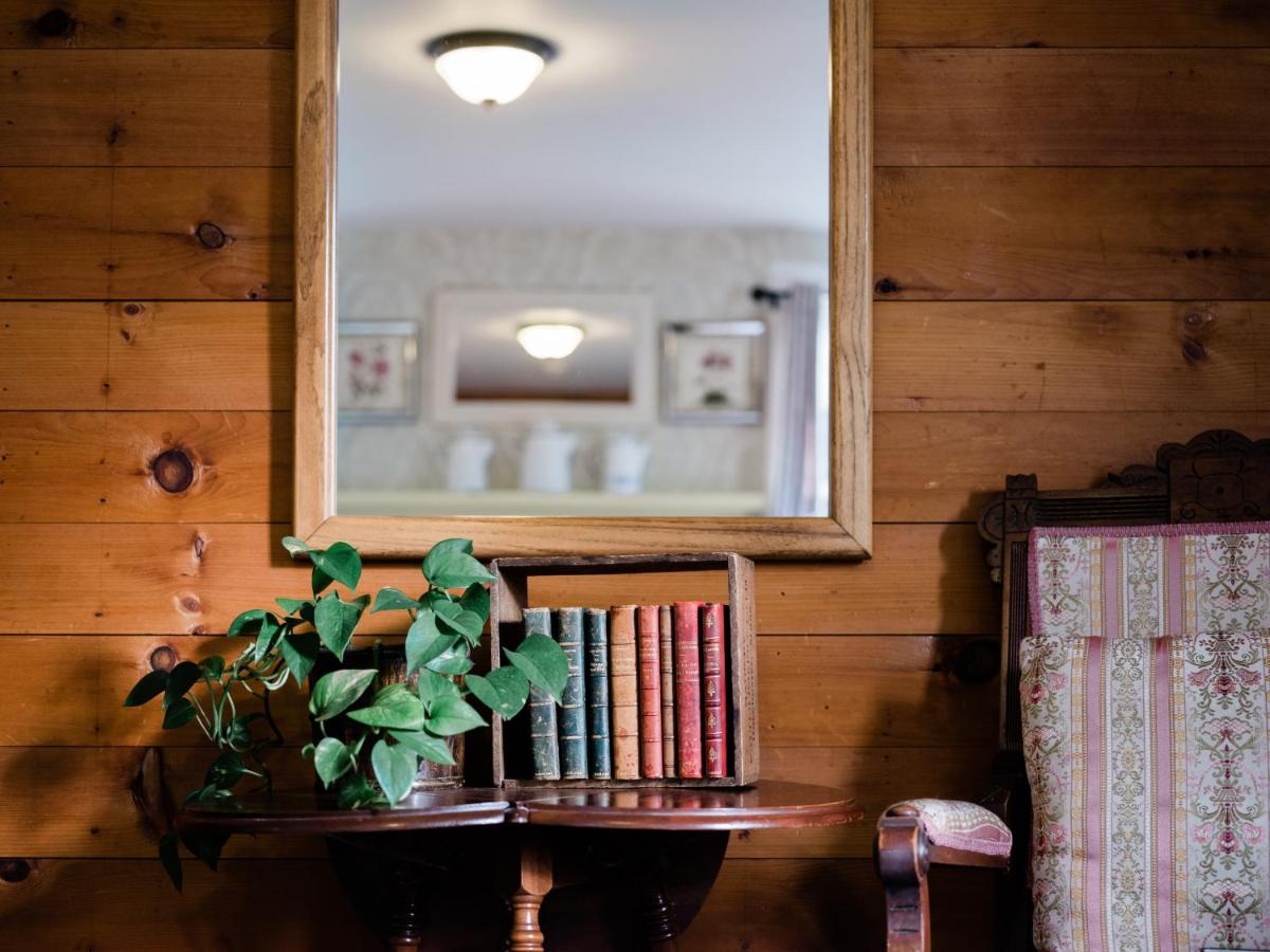 | The Mast Farm Inn