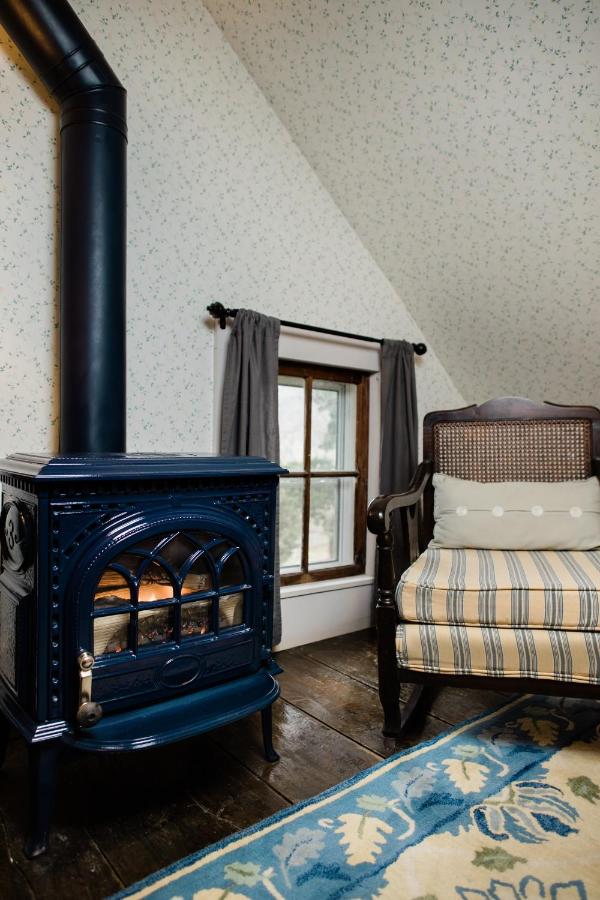| The Mast Farm Inn