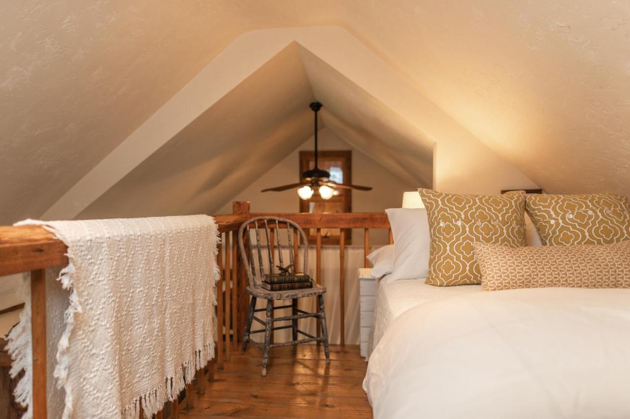 | The Mast Farm Inn