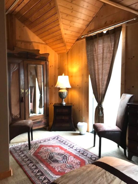 | Swan River Inn