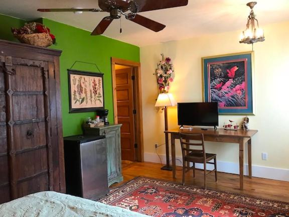 | Swan River Inn