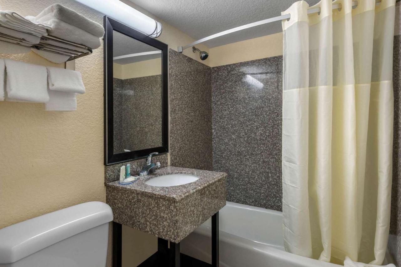 Double Room with Two Double Beds - Partial Ocean View at Quality Inn Daytona Beach Oceanfront