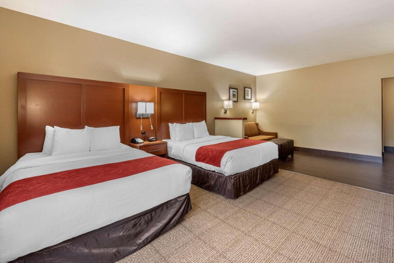 Business Suite - Disability Access/Non-Smoking at Comfort Suites Fort Collins Near University