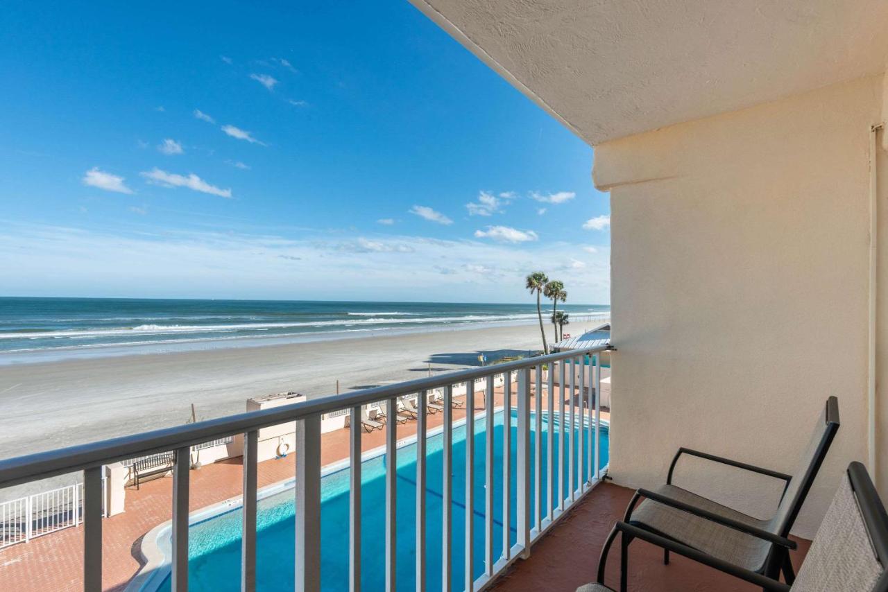 One King and Two Queen Beds with Ocean View at Quality Inn Daytona Beach Oceanfront